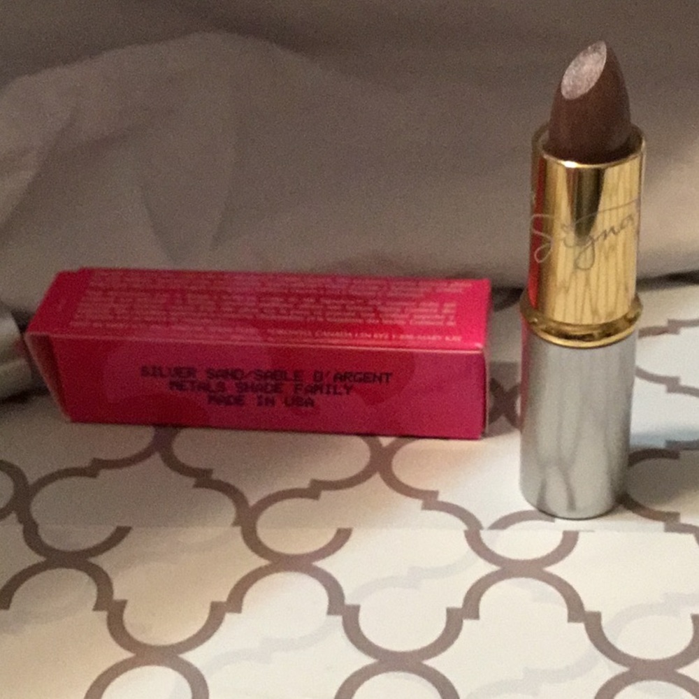Mary Kay lipstick: color, silver sand.